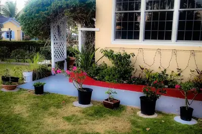 Image de Slice of Paradise- 2 mins from Spotts Beach!