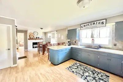 Image de Urban Farmhouse w/ Carport in Johnson City
