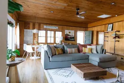 Image de Secluded Cabin Escape with Fire Pit & Scenic Views