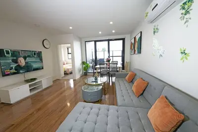 Image de Self contained Apartment w\/Parking near everything