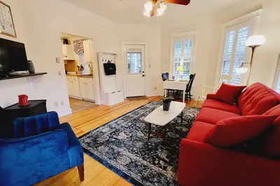 Image de Aldine Simpson Suite Spacious updated 1-bdrm w/lake view in heart of Chautauqua!