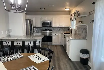 Image de Remodeled country home w\/firepit, super close to great hiking trails
