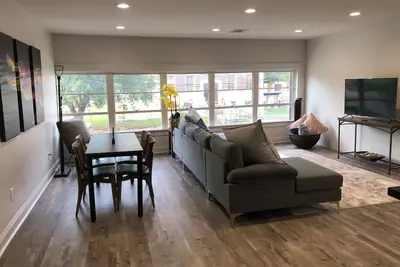 Image de Brand New great view downtown apartment- Iris 3!