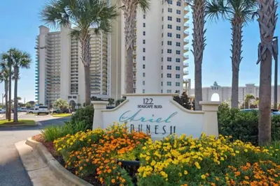 Image de New Listing! Remodeled 12th floor condo w/view of Gulf