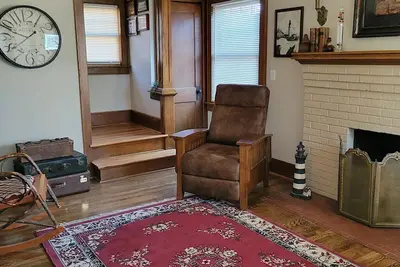 Image de Charming Bungalow near historic district, State Capital, Msu campus and downtown