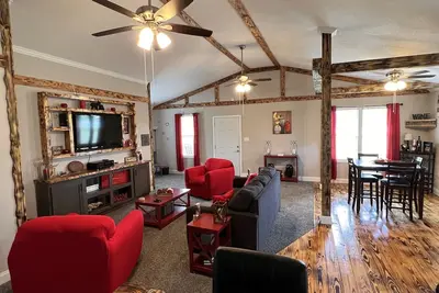 Image de Cozy, Quaint, Beautiful Cottage- 5 Mins From Downtown