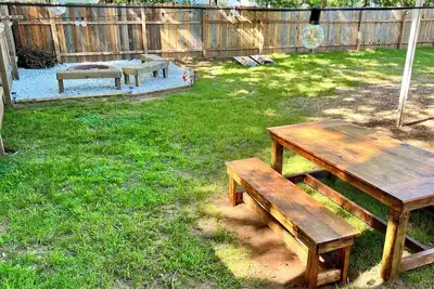 Image de Lets Unwine + Game room +Backyard Oasis!