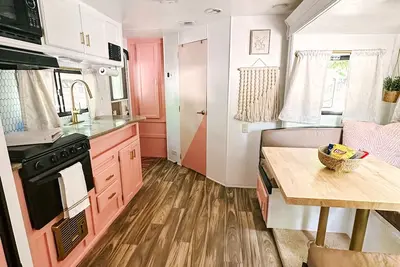 Darling Renovated Camper Near St. George and Zion
