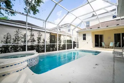 Image de Family Friendly Home w Pool Spa & Game Room 7420