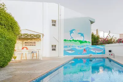 Image de Family villa w\/ swimming pool, garden oasis, games room, bikes