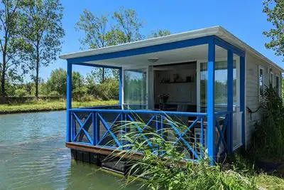 Image de Cottage flottant insolite tout confort 6 personnes terrasse jacuzzi pêche