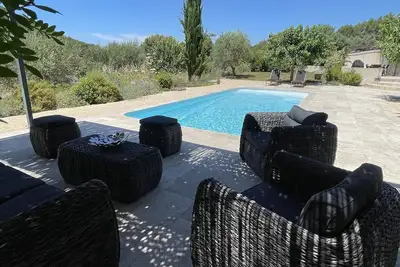 Image de Jolie Villa dans la campagne du vignoble de Bandol à 15 min des plages.