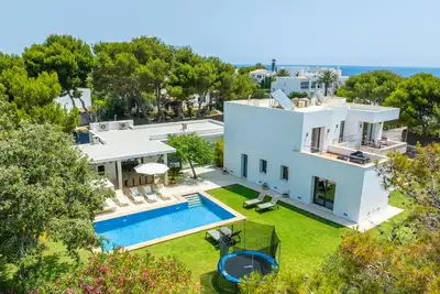 Image de Modern villa with pool 2 minutes from the beach