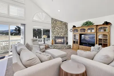 Image de Lakeside Relaxation at Big Bear Cozy Hideaway Chalet