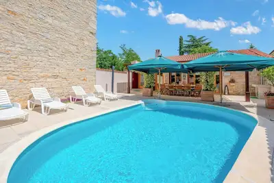Rustic Villa Diana with pool near Rovinj