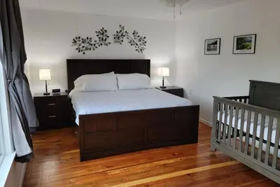 Image de **New** Condo above bakery in Downtown Frankfort w/ Sunroom view of Betsie Bay!