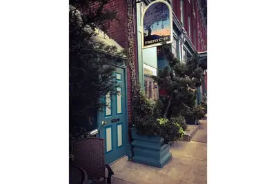 Image de Firefly Loft-historic Building, above vegan cafe
