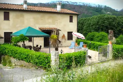Image de La Cheta - House in the hills with garden, between Lucca and the beaches of Viareggio
