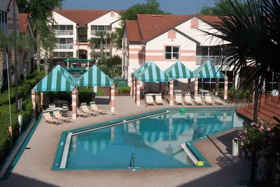 Image de Near Disney! Large 2-Bedroom Condo, W/D, Porch, Whirlpool Tub 980 Dollars/ Week