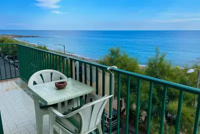 Jean House - Sea View