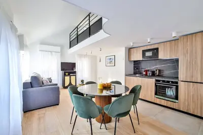 43. Duplex 4 person St Lazare Galerie LaFayette 8èm