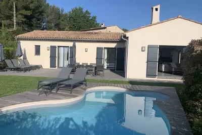 Image de New air-conditioned house in a green setting in absolute calm