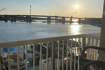 Image de Beautiful Bayfront Condo Steps from the Gulf of Mexico and Beaches