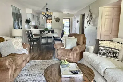 Heated Pool, Gorgeous and Large Condo in Resort!