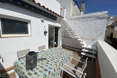 Appartement de 2 chambres avec terrasse ensoleillée à Sitges, plage, centre,