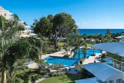Image de Beachfront Two Bedroom Condo, Onsite Gym, Three Pools and Security