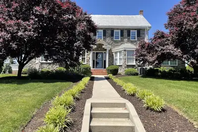 Image de Farmhouse near Shipp University, Dickinson College, Parx casino