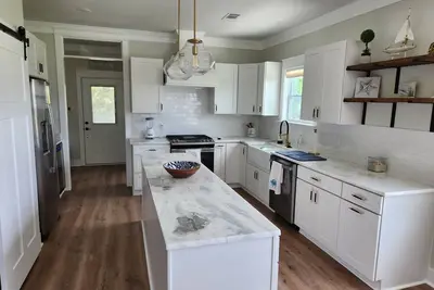 Image de \"Mint To Sea\" New Beach Cottage with porch views - 900 ft from the beach!