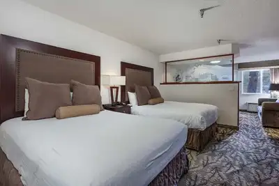 Image de Your Relaxing Getaway Awaits! Outdoor Pool, Pets Allowed Near Trader Joe