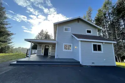 Image de Ocean view, brand new remodel, extra spacious family home, close to the ocean