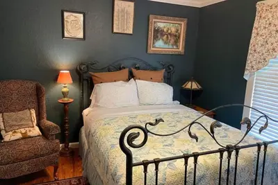 Image de 04) The Ocali Room w\/ queen bed