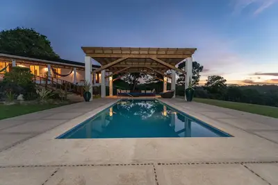 Image de Luxury Villa with chef, pool, and beautiful gardens