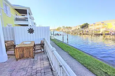 Image de Swanky Starfish- Waterfront Condo