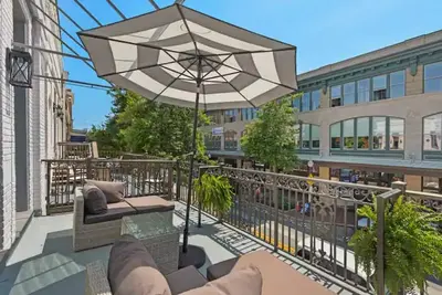 Image de Fabu Posh B ~ Luxe Historic Palafox Balcony 1 Br