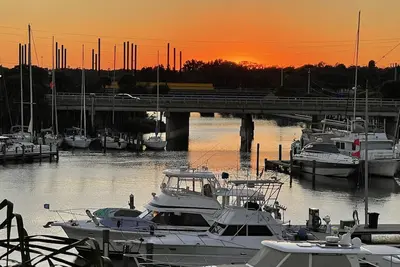 Image de Corporate rental - 2+Br waterfront condo overlooking Melbourne Harbor!
