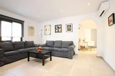 Image de Contemporary Ground Floor Apartment just 40m from the Beach in the Centre of Port de Pollenca!