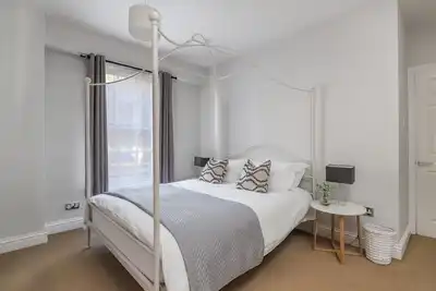 Image de Beautiful apartment in the centre of Winchester with parking!