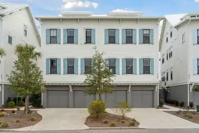 Image de “Tidewater” 2568 Helmsman Rd. Spectacular Space at Kiawah River, 3 Bedrooms, Sleeps 9.
