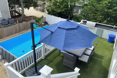Image de Short Block to The Beach! Newly Remodeled With Pool & Hot Tub!