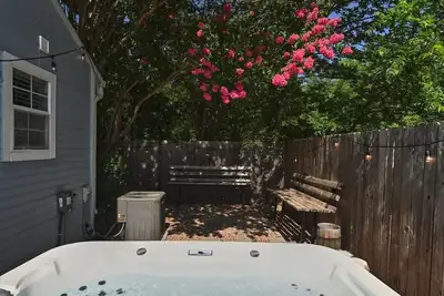 Image de Columbus Cottage, . 5 Miles to Main, Private Hot Tub!