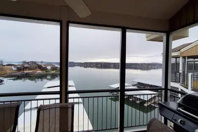 Image de Three bedroom, three bath upper floor unit with great views!