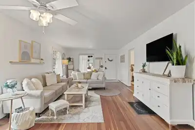 Image de Centrally located house downtown