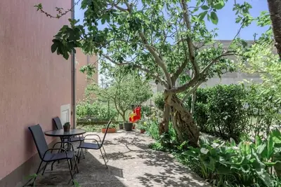 Image de Appartement de deux chambres avec la terrasse Kastel Novi, Kastela (A-20690-a)