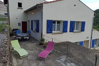 Image de logement calme et spacieux avec vue Ă 400 M d'un plan d'eau (chiens admis )
