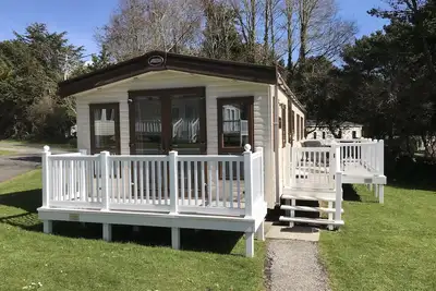 Image de Seabreeze on quite cul-de-sac with private decking, washing machine, dishwasher