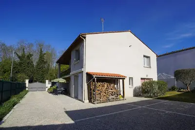 Image de Vos Vacances commencent ici! Bel appartement dans maison Ă 300m de la plage